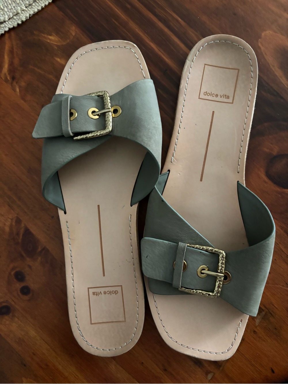🌸Dolce Vita Olive Green Sandals with Gold Buckles Size 9 (used twice)